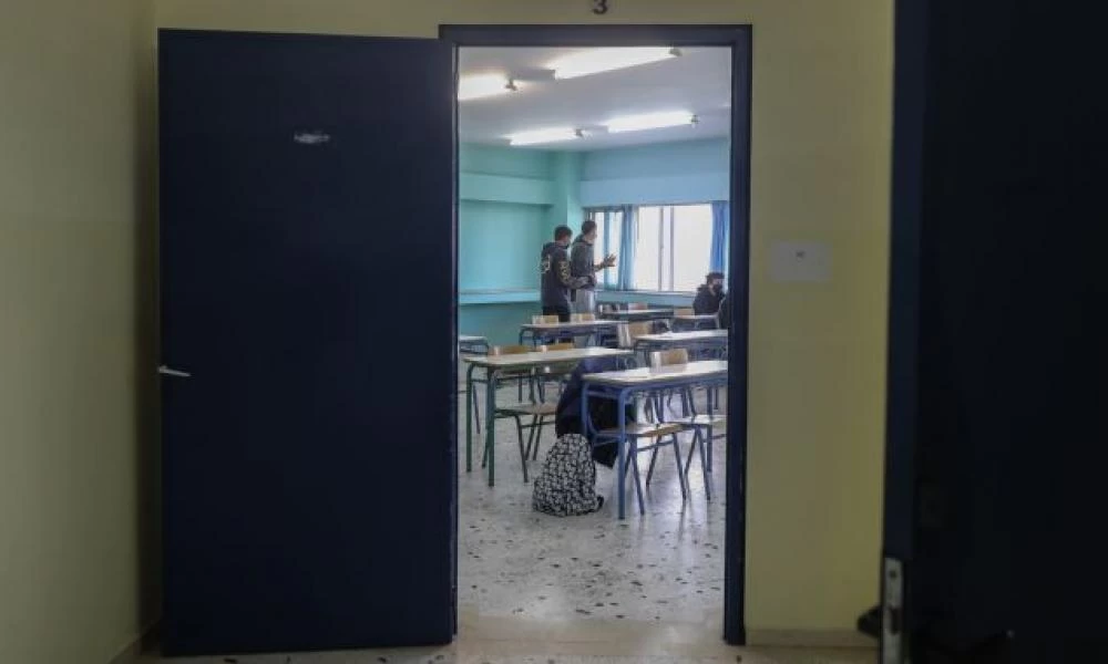 Βούλα: Επιτέθηκαν ακροδεξιοί σε σχολείο - Τραυματίες μαθητές